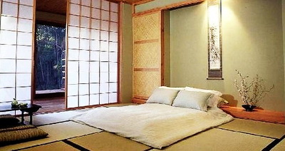 Мебель в японском стиле и кровать вместо футона